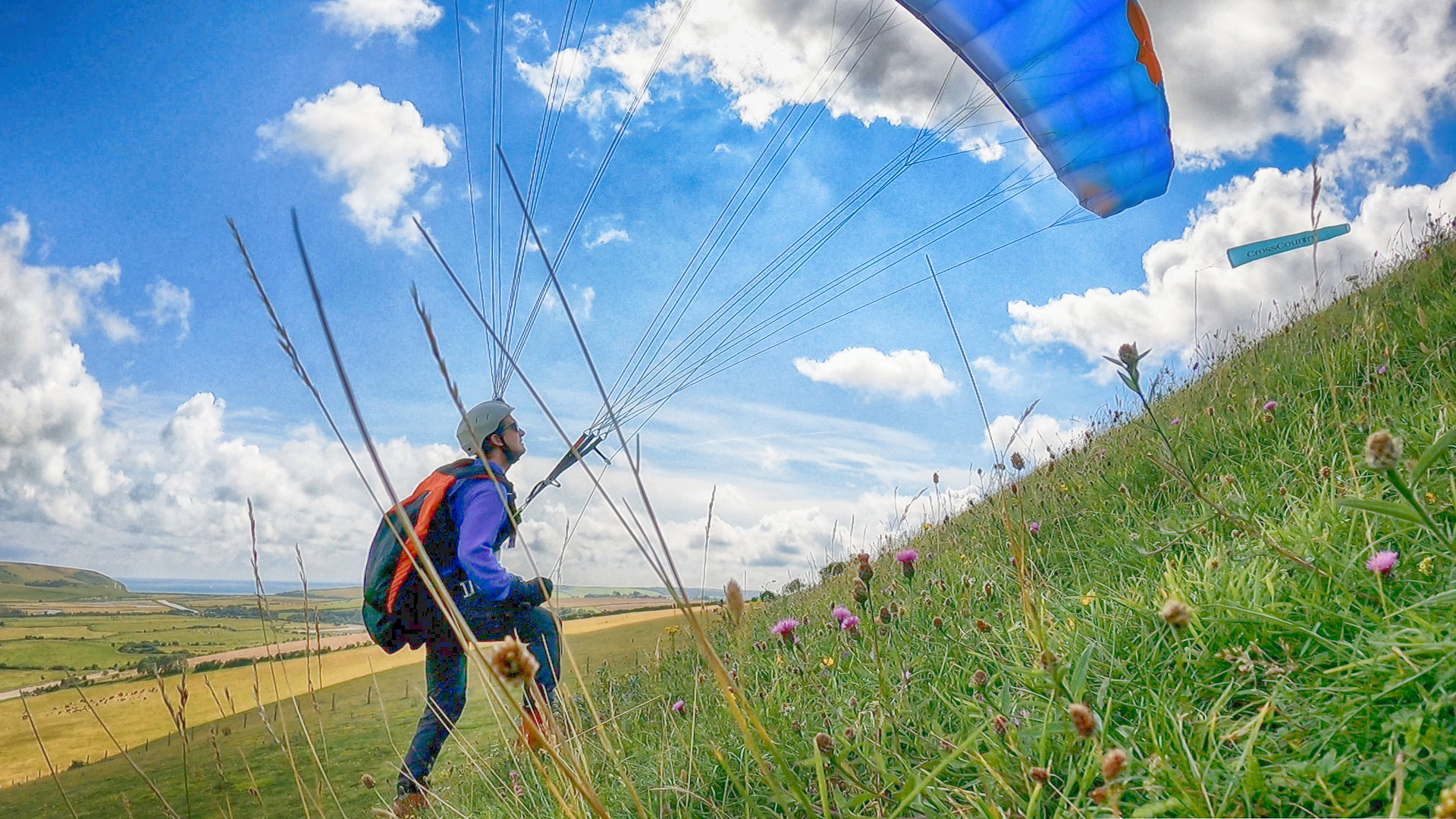 Crosswind launch on a paraglider
